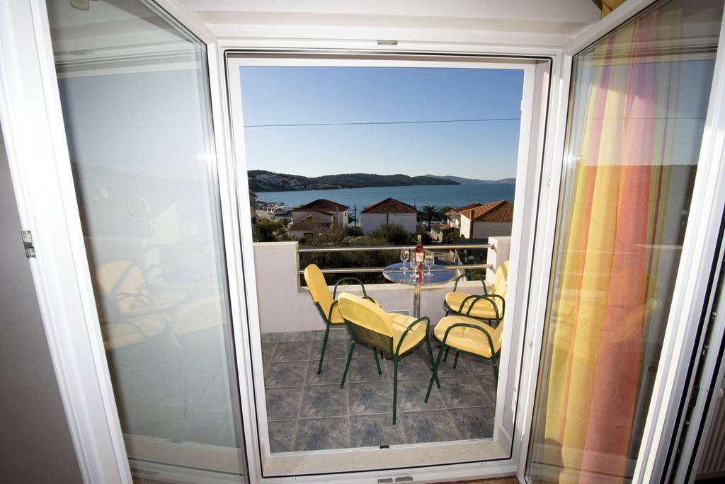 Apartments Meri Trogir Room photo