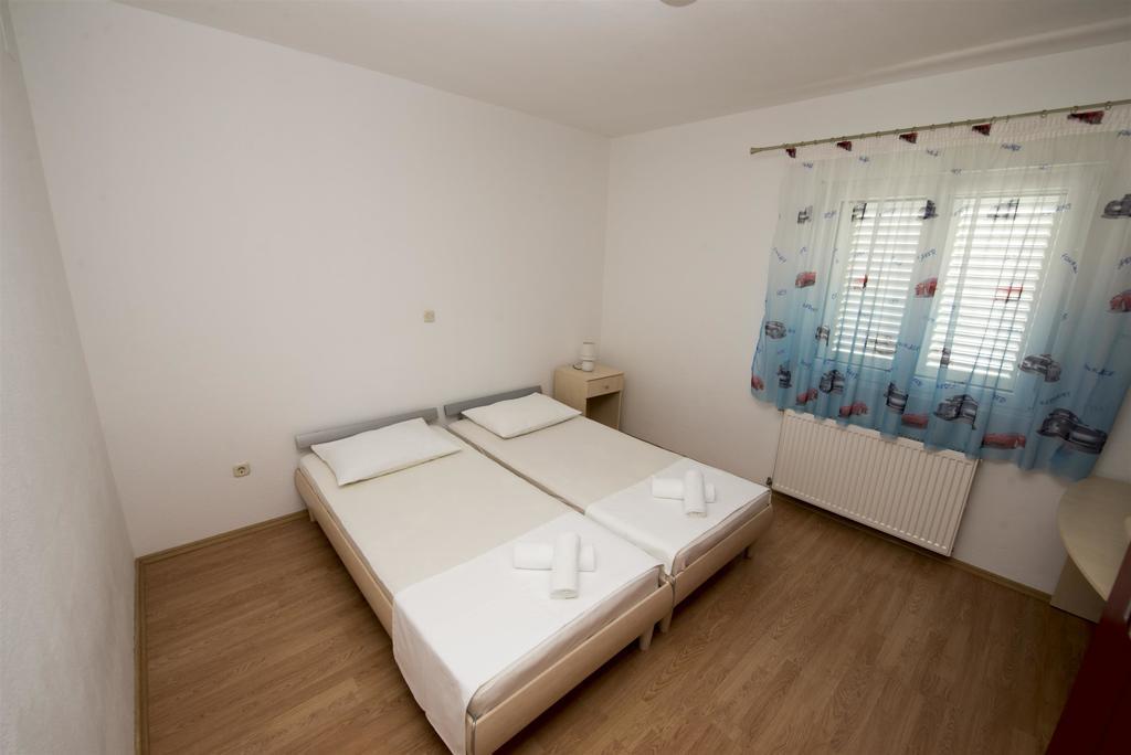 Apartments Meri Trogir Exterior photo